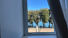 Sirolo, trilocale in piazza con vista mare - S035